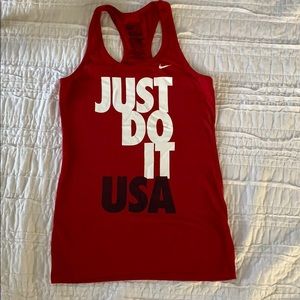 NIKE Women’s Slim Fit tank